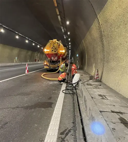 靖西隧道排水渠清淤